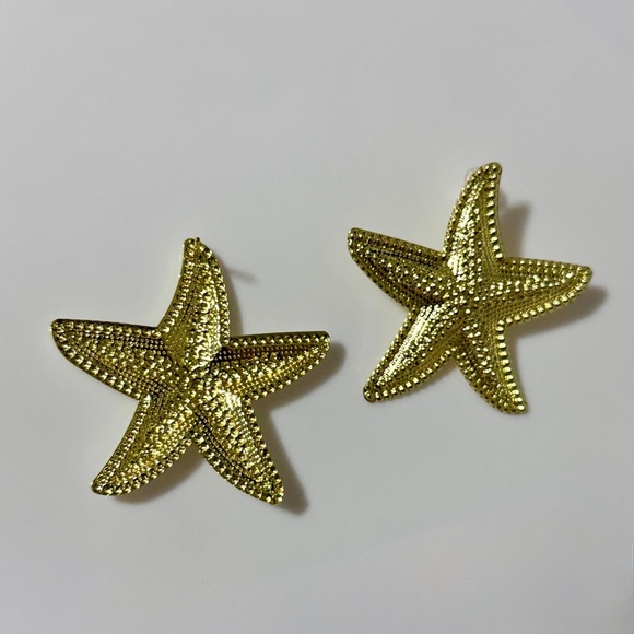 🌊 Gold Starfish Statement Earrings | Beach Glam Jewelry ✨ - Picture 5 of 7